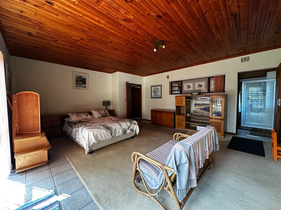 5 Bedroom Property for Sale in Pringle Bay Western Cape